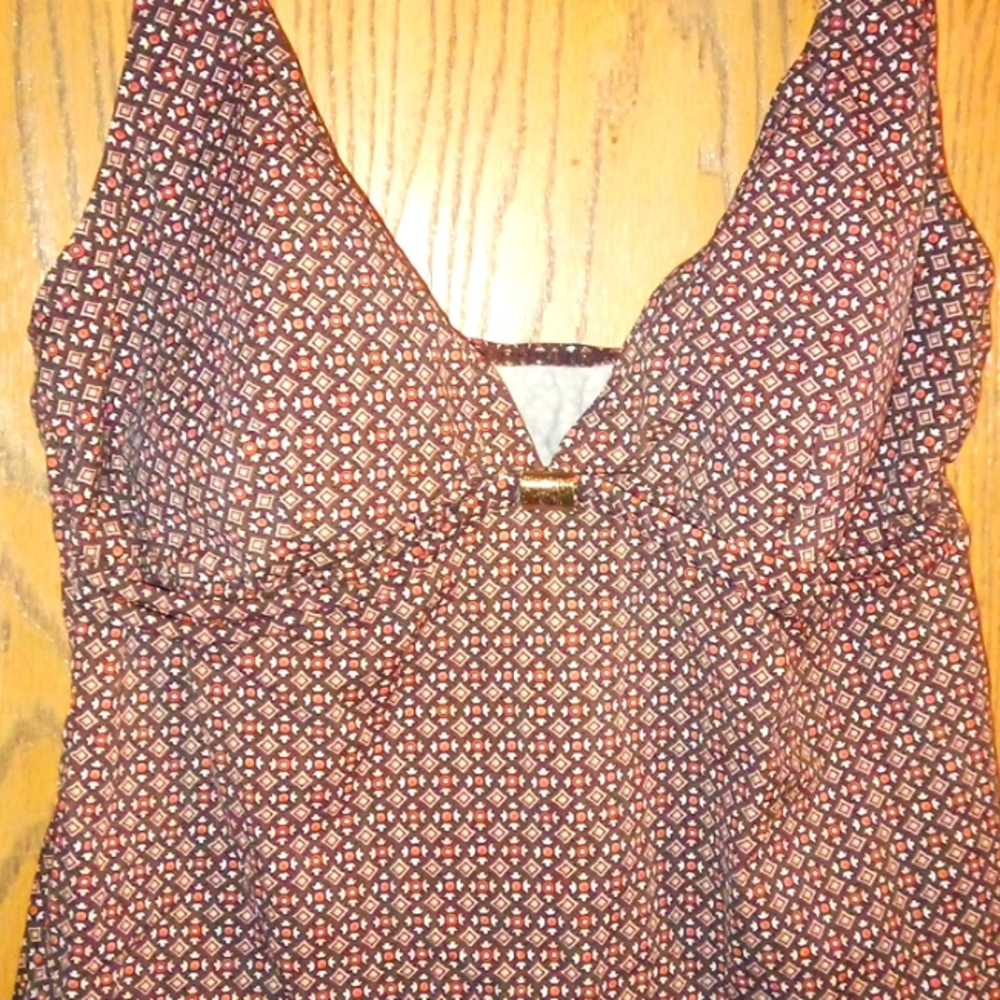 Dark brown w/ tan&red 2 piece swimsuit. Has skort bottom & tank-top bra design - Picture 6 of 7